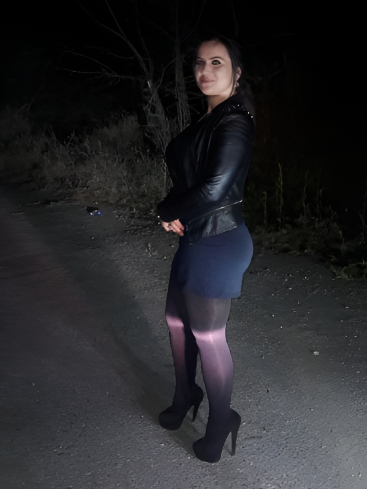 Элина привлекальеная девушка из Рощино цена от 5000 руб