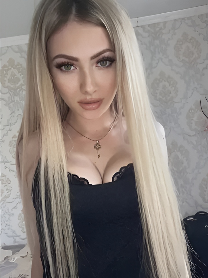 Карина привлекальеная девушка из Рощино цена от 10000 руб