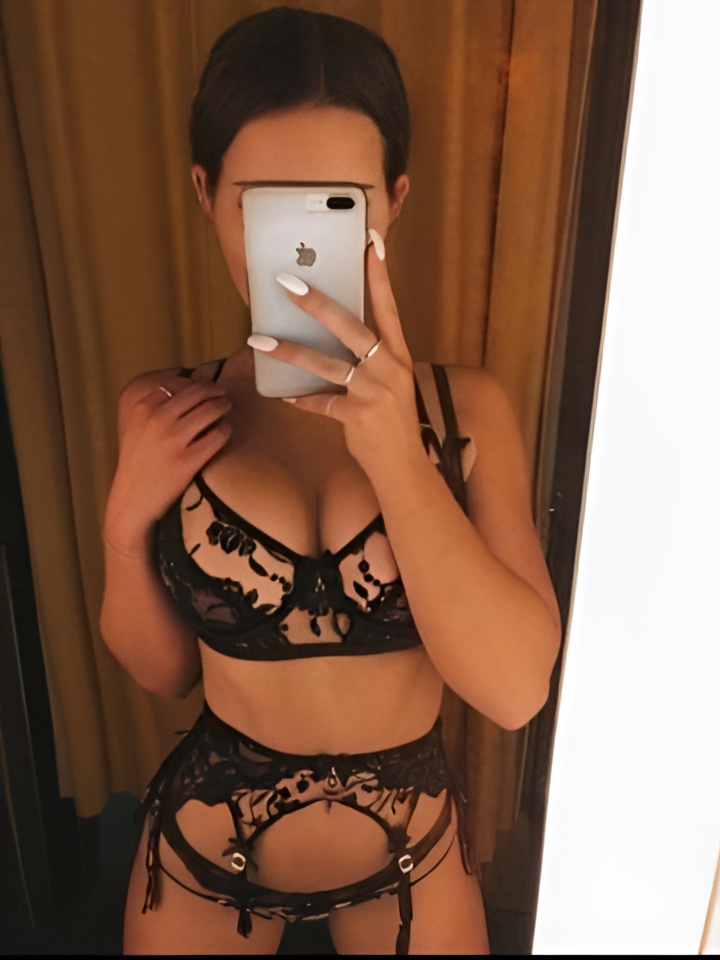 Розалия привлекальеная девушка из Рощино цена от 5000 руб