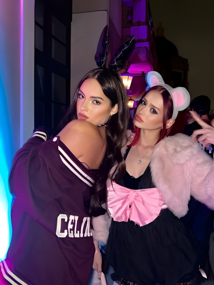 Света привлекальеная девушка из Рощино цена от 2000 руб