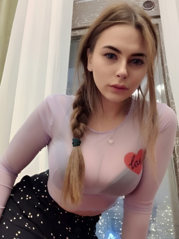 Агата привлекательная девушка из Рощино цена от 2000 руб