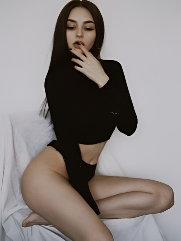 Дарина привлекательная девушка из Рощино цена от 5000 руб