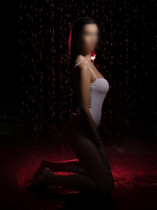 Индира привлекательная девушка из Рощино цена от 1500 руб