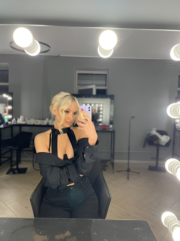 Рада привлекательная девушка из Рощино цена от 10000 руб