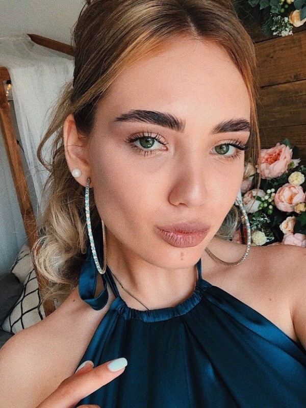 Ева привлекательная девушка из Рощино цена от 3500 руб