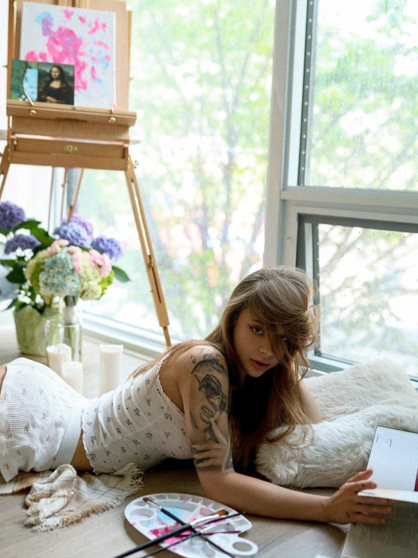 Аврора привлекательная девушка из Рощино цена от 8000 руб